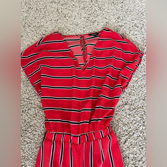 Express Women’s size M Jumper in Red and Black/White stripes! - Picture 2 of 4